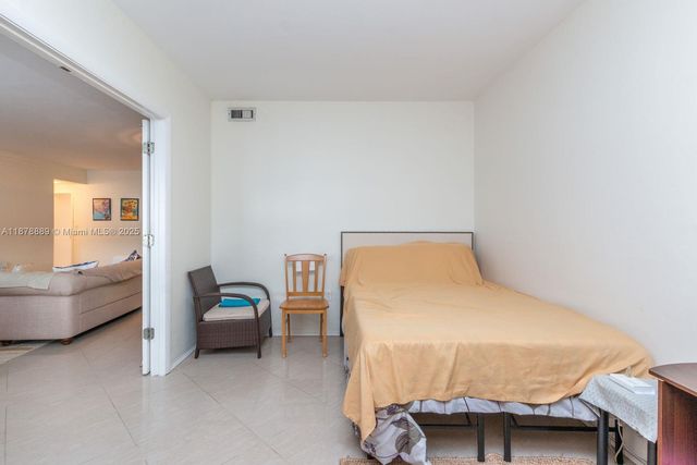 5825 Collins Ave 2E, Miami Beach, FL 33140