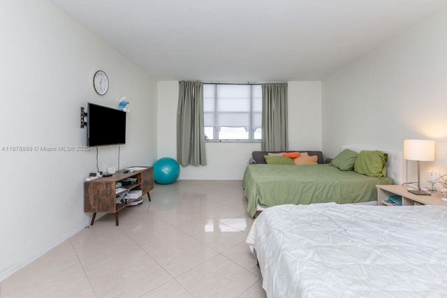 5825 Collins Ave 2E, Miami Beach, FL 33140