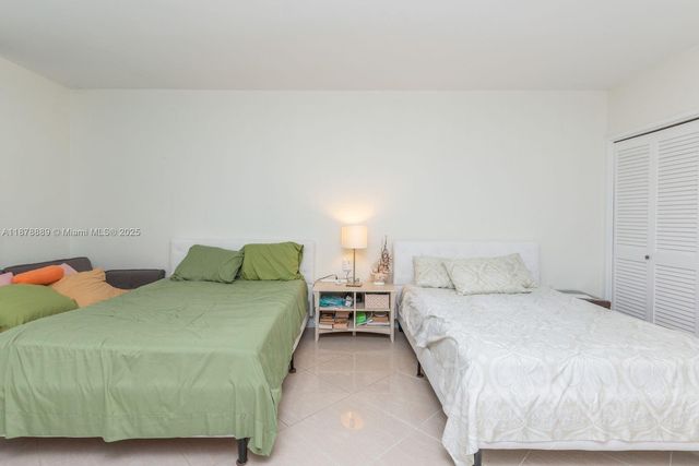 5825 Collins Ave 2E, Miami Beach, FL 33140