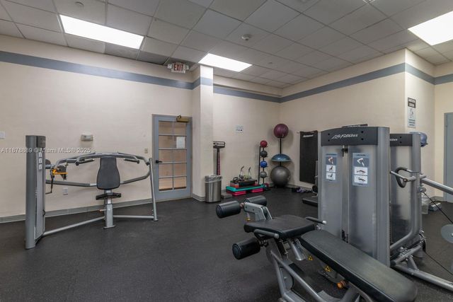 5825 Collins Ave 2E, Miami Beach, FL 33140