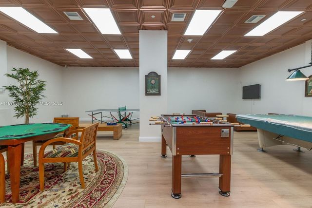 5825 Collins Ave 2E, Miami Beach, FL 33140