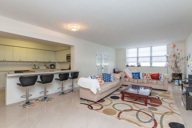5825 Collins Ave 2E, Miami Beach, FL 33140
