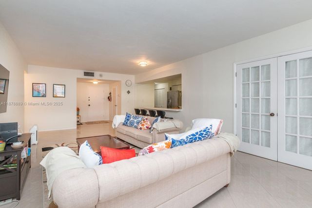 5825 Collins Ave 2E, Miami Beach, FL 33140