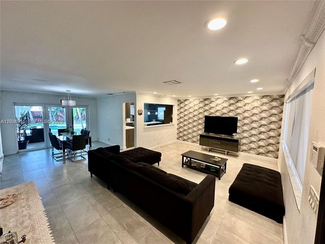 5424 Garfield Street, Hollywood, FL 33021