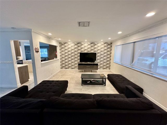 5424 Garfield Street, Hollywood, FL 33021