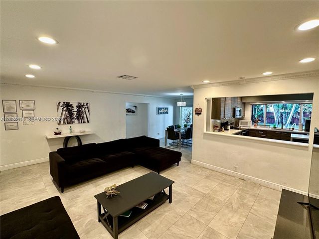 5424 Garfield Street, Hollywood, FL 33021