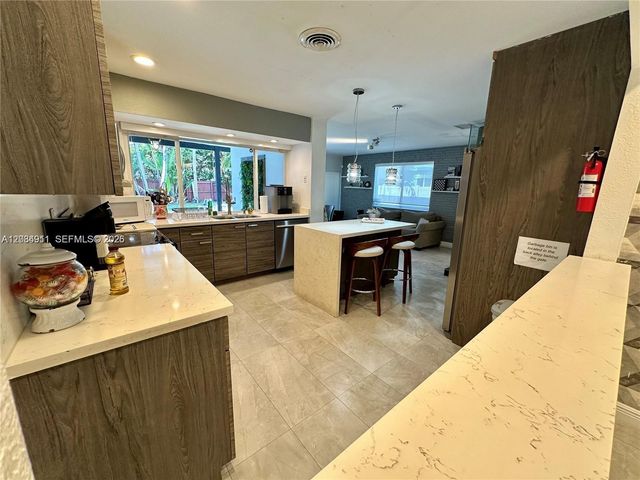 5424 Garfield Street, Hollywood, FL 33021