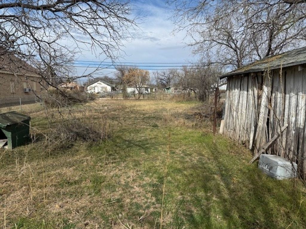 Image 7 of property listing at 1214 Preusser St, San Angelo, TX 76903