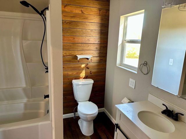 1441 Gatlin Creek RD, Dripping Springs, TX 78620