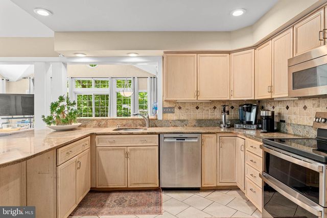 406 BRIGHTON CIR, Devon, PA 19333