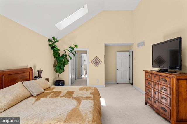 406 BRIGHTON CIR, Devon, PA 19333