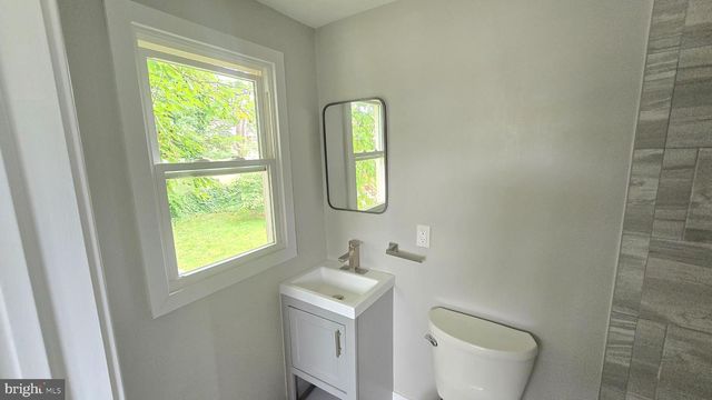 484 SHURS LN, Philadelphia, PA 19128