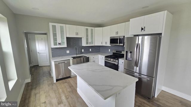 484 SHURS LN, Philadelphia, PA 19128