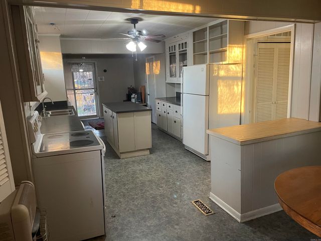 182 2nd Avenue, Holly Grove, AR 72069