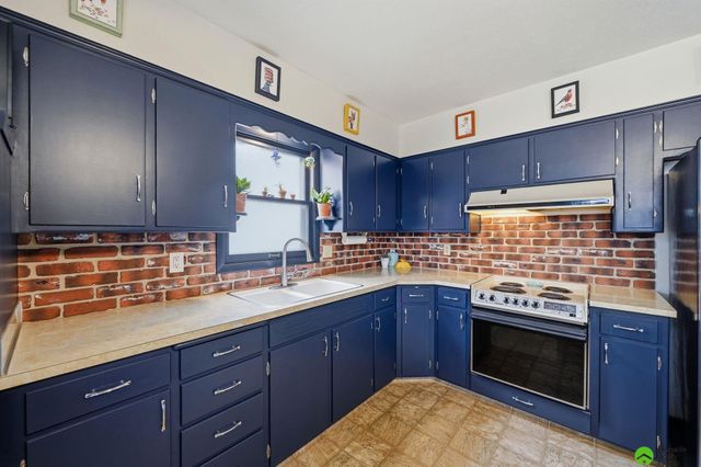 1930 N 62nd Street, Lincoln, NE 68505