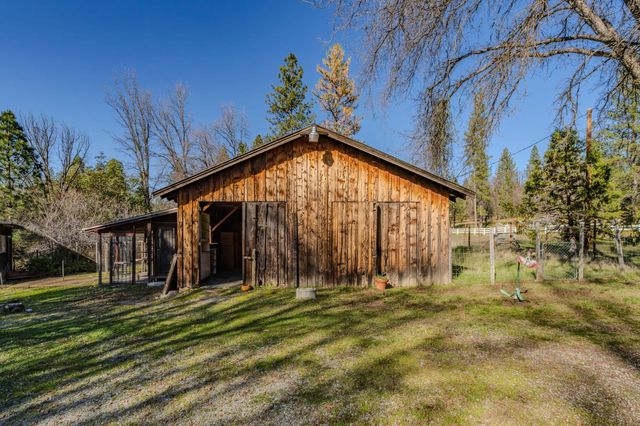 398 Rhoda Niderost Ln, West Point, CA 95255