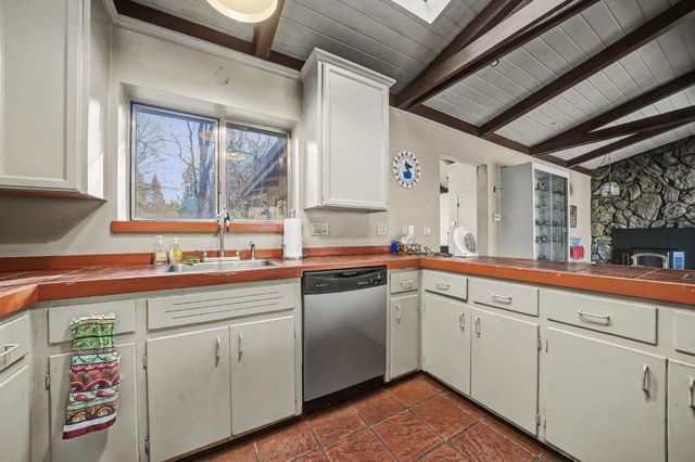 398 Rhoda Niderost Ln, West Point, CA 95255