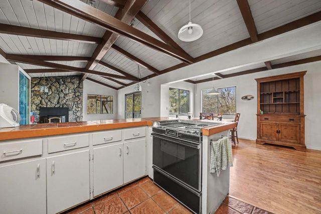 398 Rhoda Niderost Ln, West Point, CA 95255