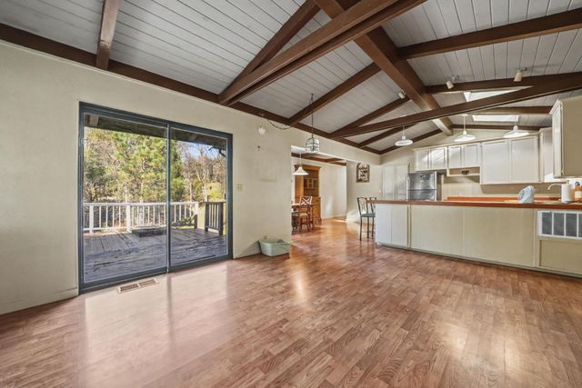 398 Rhoda Niderost Ln, West Point, CA 95255