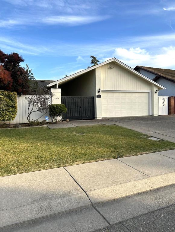 2424 Meadow Lake, Stockton, CA 95207