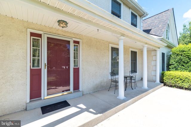 1 CRESTWOOD CT, Phoenixville, PA 19460