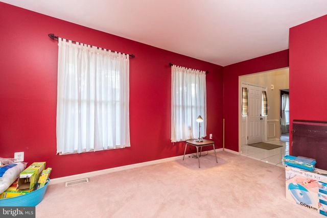 1 CRESTWOOD CT, Phoenixville, PA 19460