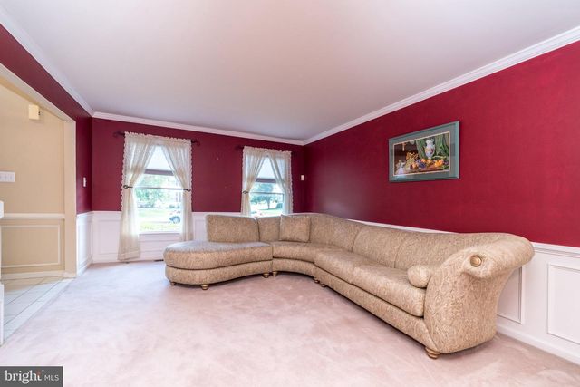 1 CRESTWOOD CT, Phoenixville, PA 19460