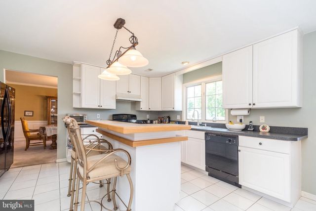 1 CRESTWOOD CT, Phoenixville, PA 19460