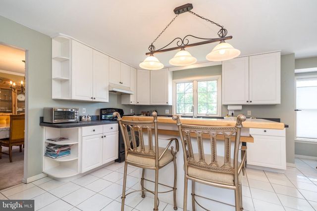 1 CRESTWOOD CT, Phoenixville, PA 19460