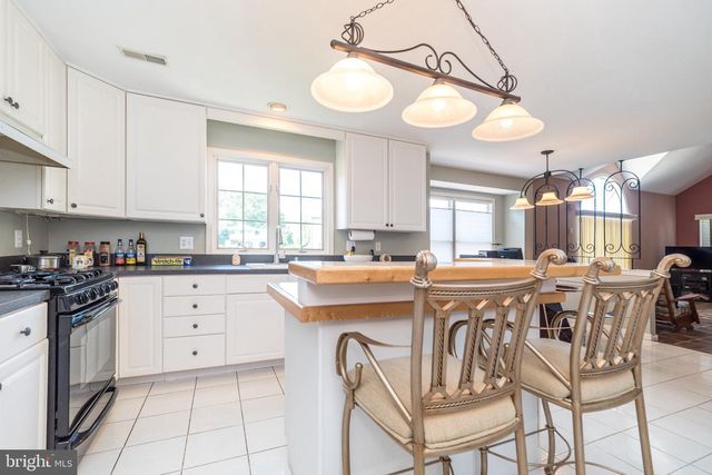 1 CRESTWOOD CT, Phoenixville, PA 19460
