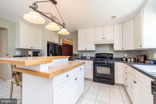 1 CRESTWOOD CT, Phoenixville, PA 19460