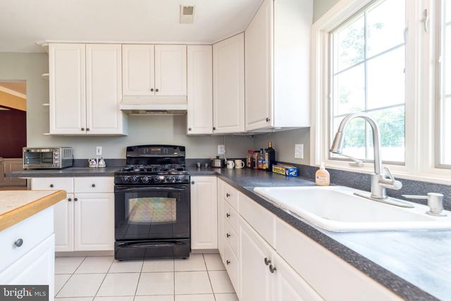 1 CRESTWOOD CT, Phoenixville, PA 19460