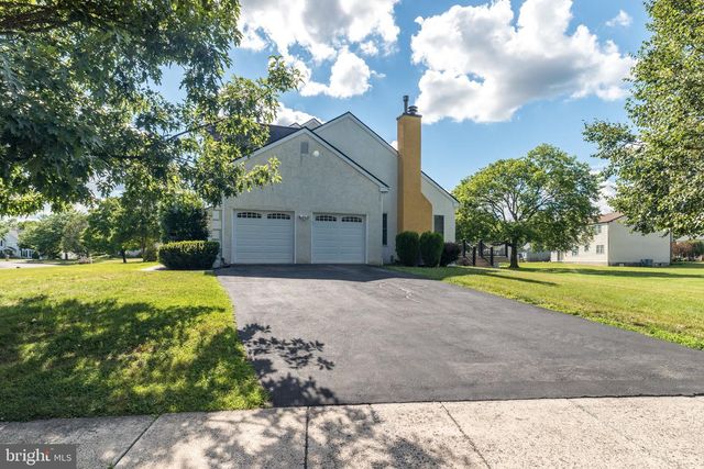 1 CRESTWOOD CT, Phoenixville, PA 19460
