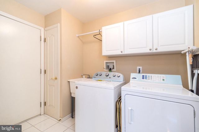 1 CRESTWOOD CT, Phoenixville, PA 19460