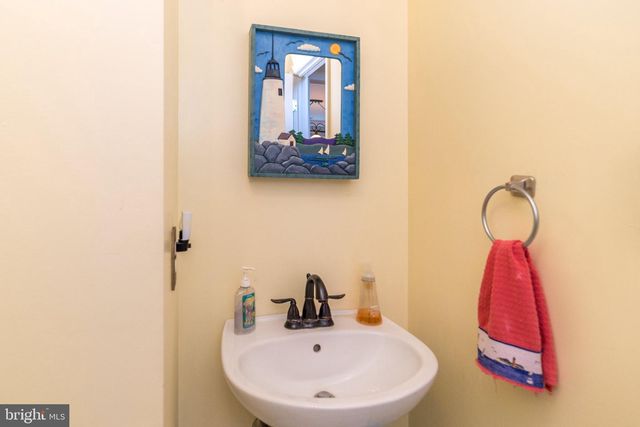 1 CRESTWOOD CT, Phoenixville, PA 19460