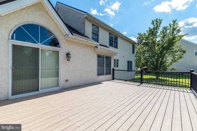 1 CRESTWOOD CT, Phoenixville, PA 19460