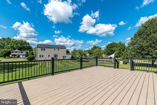 1 CRESTWOOD CT, Phoenixville, PA 19460