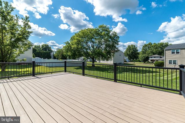 1 CRESTWOOD CT, Phoenixville, PA 19460