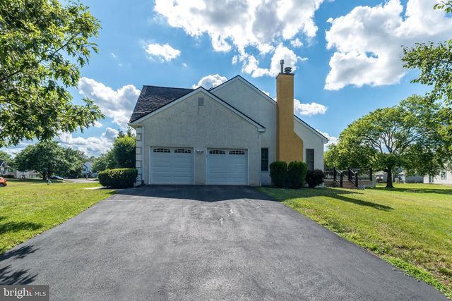 1 CRESTWOOD CT, Phoenixville, PA 19460