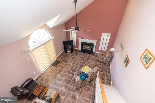 1 CRESTWOOD CT, Phoenixville, PA 19460
