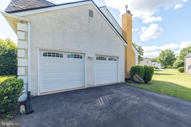 1 CRESTWOOD CT, Phoenixville, PA 19460