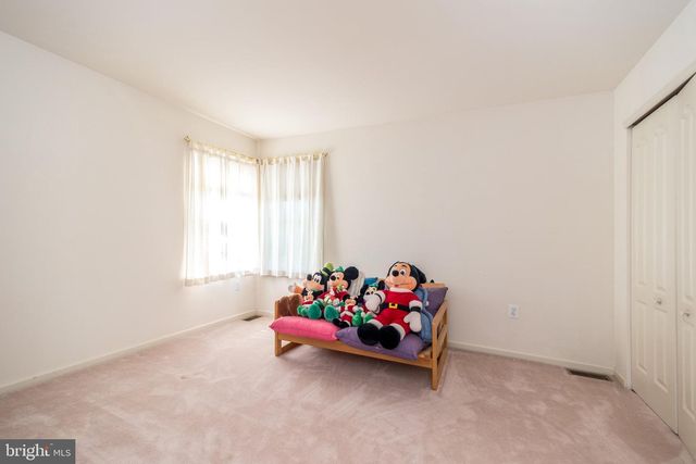 1 CRESTWOOD CT, Phoenixville, PA 19460