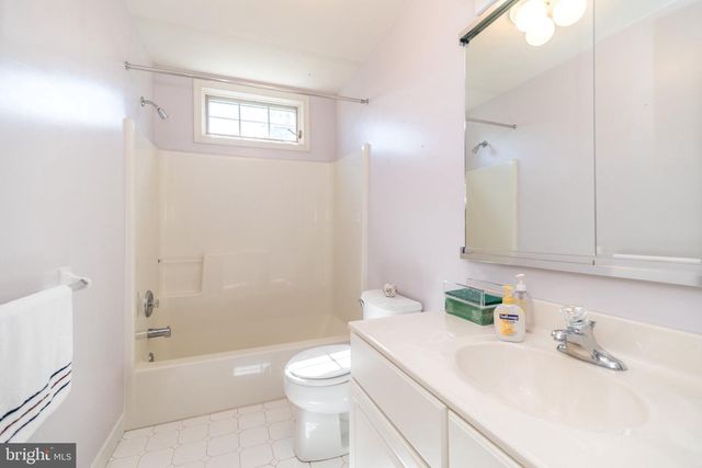 1 CRESTWOOD CT, Phoenixville, PA 19460