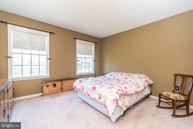 1 CRESTWOOD CT, Phoenixville, PA 19460