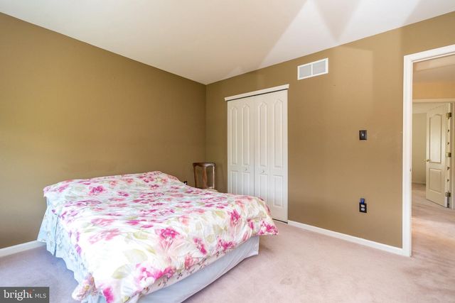 1 CRESTWOOD CT, Phoenixville, PA 19460