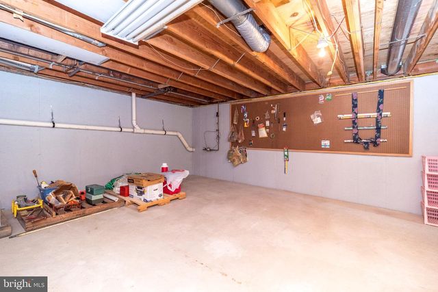 1 CRESTWOOD CT, Phoenixville, PA 19460