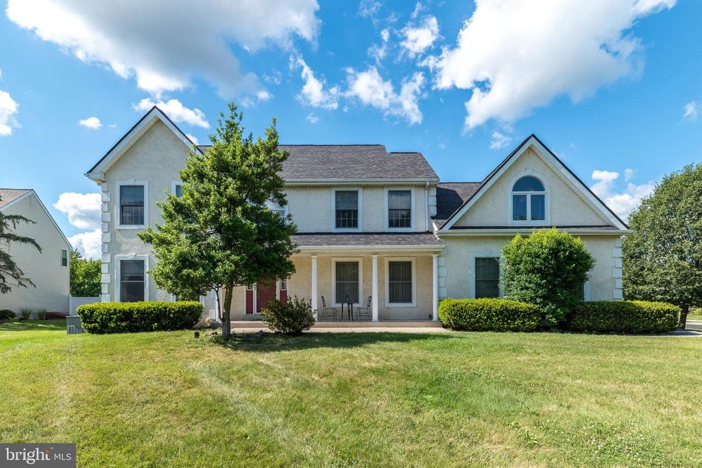 1 CRESTWOOD CT, Phoenixville, PA 19460
