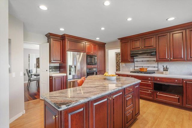 600 Whitehall Way, Sacramento, CA 95864