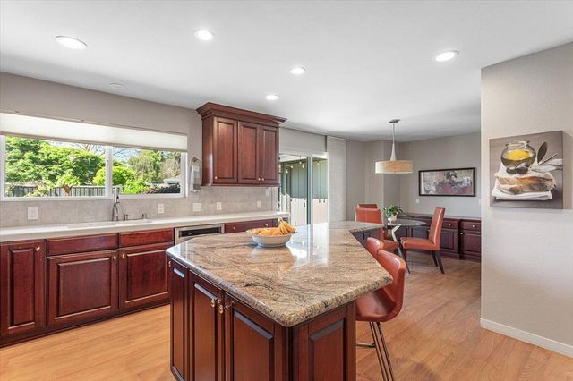 600 Whitehall Way, Sacramento, CA 95864