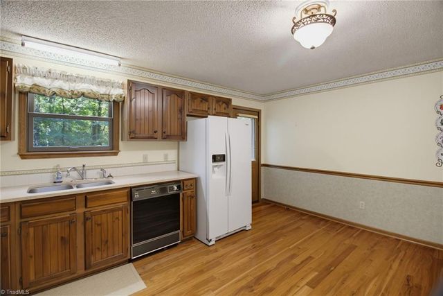 5720 Birchdale Drive, Winston-salem, NC 27106